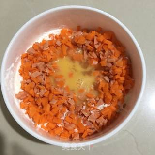 胡萝卜火腿鸡蛋小饼的做法步骤：3