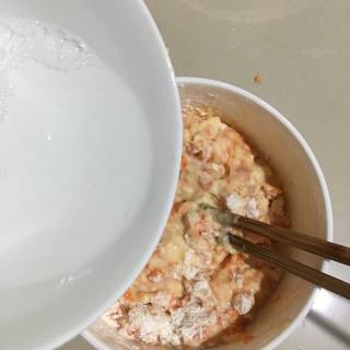 胡萝卜火腿鸡蛋小饼的做法步骤：5