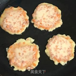 胡萝卜火腿鸡蛋小饼的做法步骤：7