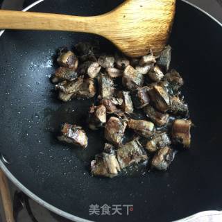 回锅秋刀鱼的做法步骤：4