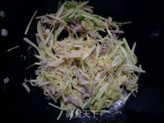 韭黄炒豆皮的做法步骤：2