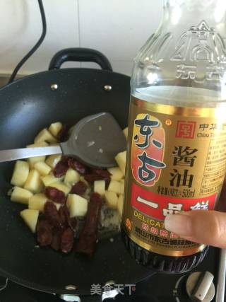 土豆腊肠焖米饭的做法步骤：8