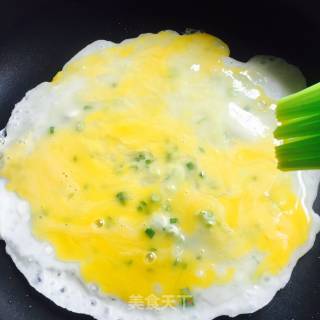 肉松鸡蛋卷饼的做法步骤：8