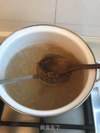 蘑菇海鲜味噌汁的做法步骤：5