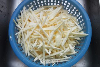 茭白青椒炒肉丝的做法步骤：3