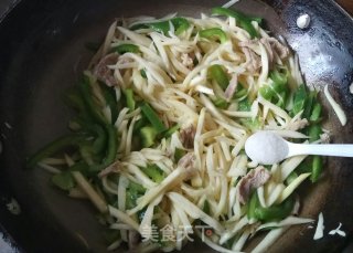 茭白青椒炒肉丝的做法步骤：7