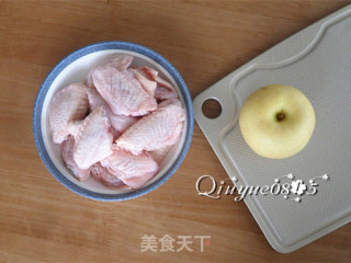 苹果鸡翅的做法步骤：1