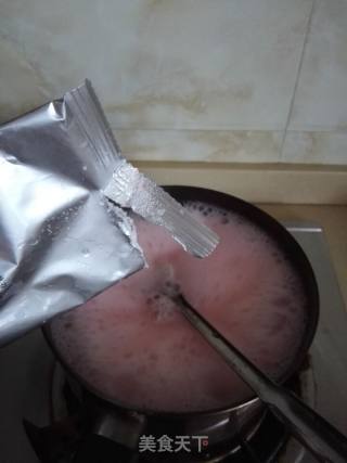 草莓布丁的做法步骤：2