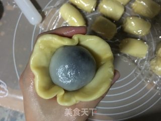 加了雪媚娘的蛋黄酥的做法步骤：24