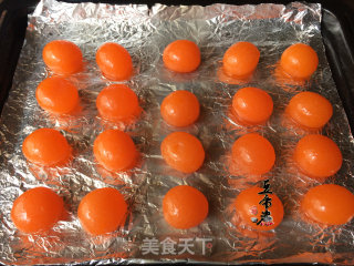 红豆沙蛋黄酥的做法步骤：1