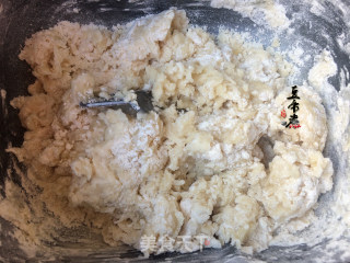 红豆沙蛋黄酥的做法步骤：2