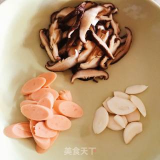 木耳香菇炒蛋的做法步骤：3