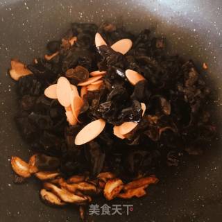 木耳香菇炒蛋的做法步骤：13