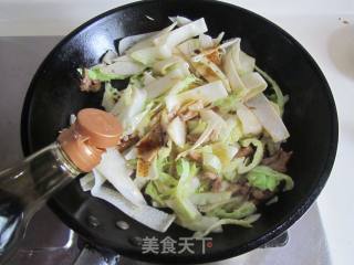 包菜肉丝炒豆丝的做法步骤：6