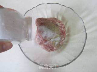 莲藕肉馅锅贴的做法步骤：4