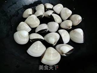 蒜蓉粉丝蒸白蚬的做法步骤：2