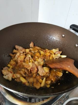青椒炒五花肉的做法步骤：5