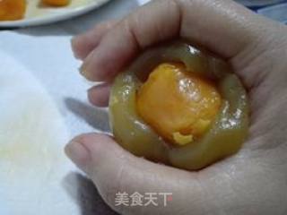 广式莲蓉蛋黄月饼的做法步骤：10