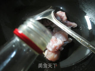 牛蛙炒花菜的做法步骤：4