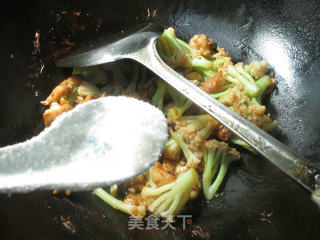 牛蛙炒花菜的做法步骤：8