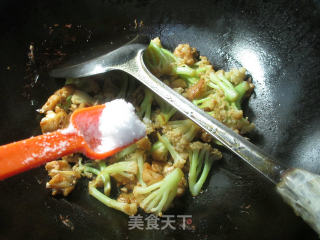 牛蛙炒花菜的做法步骤：9