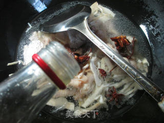 水笋烧鸡爪的做法步骤：5