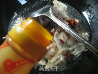 水笋烧鸡爪的做法步骤：6