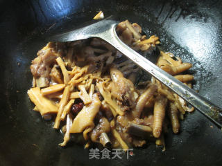 水笋烧鸡爪的做法步骤：10