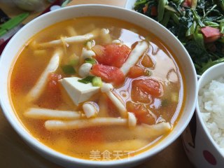 番茄海鲜菇豆腐汤的做法步骤：3
