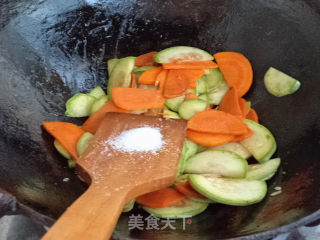 胡萝卜炒西葫芦的做法步骤：8