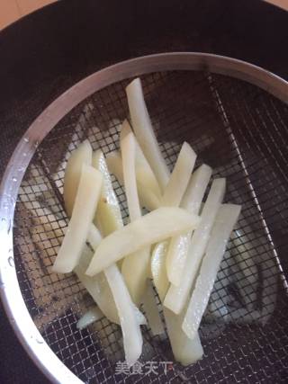 薯条简易版的做法步骤：2