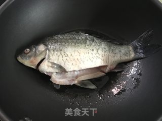 螃蟹鲫鱼煲的做法步骤：6