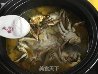 螃蟹鲫鱼煲的做法步骤：11