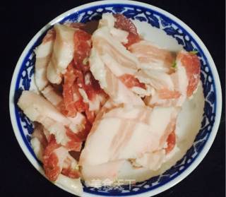 五花肉炒梅豆的做法步骤：3