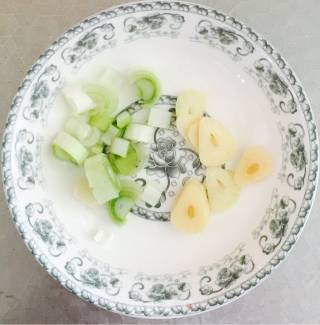 萝卜丝丸子青菜汤的做法步骤：4