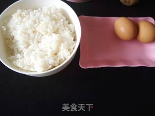 简单的蛋炒饭的做法步骤：1