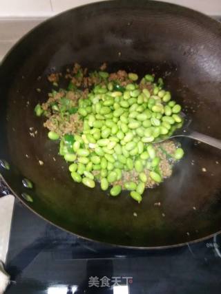 青椒肉末炒毛豆米的做法步骤：6