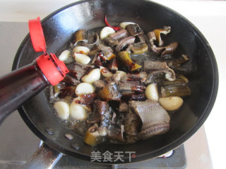 黄瓜烧鳝鱼的做法步骤：5