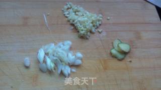 黄豆酱煎鸡蛋的做法步骤：1