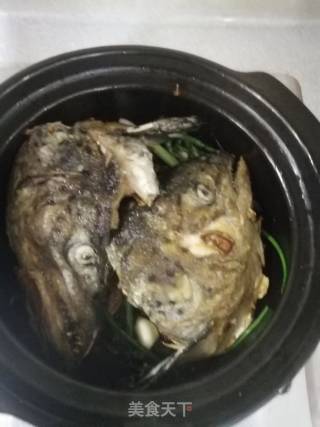 砂锅三文鱼头的做法步骤：4