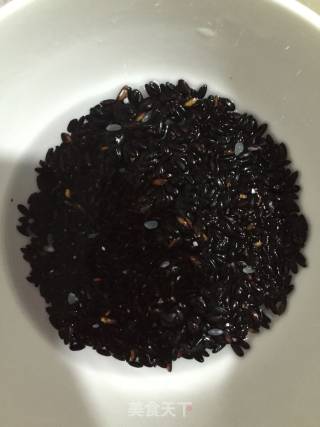 花生黑米糊的做法步骤：1