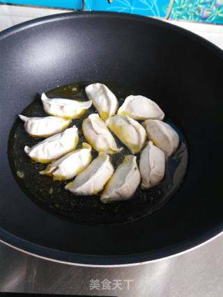 煎饺的做法步骤：2