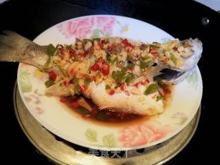 清蒸鲈鱼的做法步骤：4