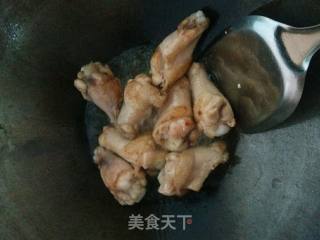毛豆焖鸡腿的做法步骤：2