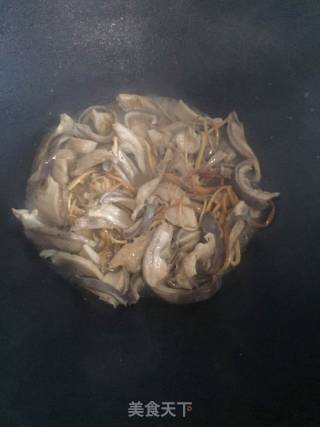 金针菇炒猪肚的做法步骤：5
