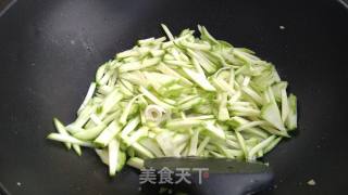 鸡蛋蔬菜炒面的做法步骤：8