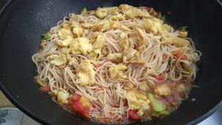 鸡蛋蔬菜炒面的做法步骤：12