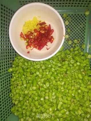 肉末豇豆的做法步骤：2