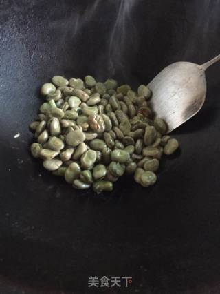 炒蚕豆的做法步骤：2