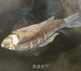 豆瓣鲫鱼的做法步骤：2